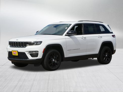 Used 2023 Jeep Grand Cherokee Limited AWD/4WD image 3