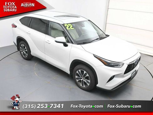 Used 2022 Toyota Highlander XLE AWD/4WD image 27