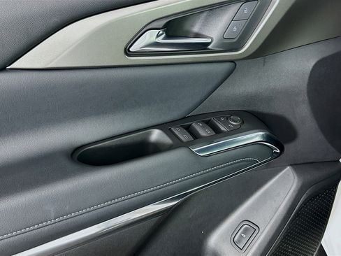 Used 2025 Chevrolet Traverse LT image 15