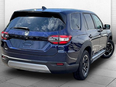 Used 2025 Honda Pilot EX-L image 9