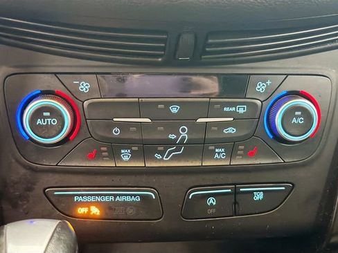 Used 2018 Ford Escape SE w/ SE Sport Appearance Package image 14