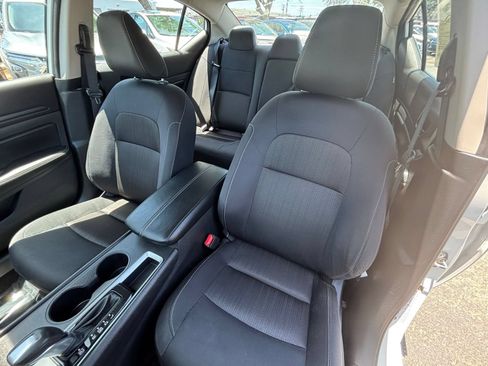 Used 2025 Nissan Altima 2.5 SV FWD image 36