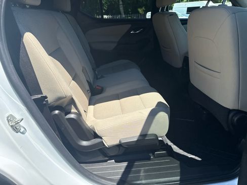 Used 2022 Chevrolet Traverse LS AWD/4WD image 14