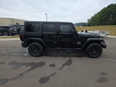 Used 2014 Jeep Wrangler Unlimited Sahara AWD/4WD image 8