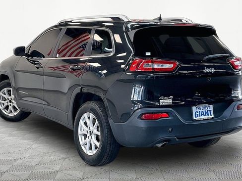 Used 2016 Jeep Cherokee Latitude AWD/4WD image 4
