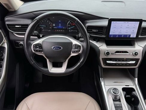 Used 2022 Ford Explorer XLT w/ Equipment Group 202A image 12