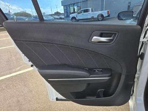 Used 2016 Dodge Charger SXT image 33