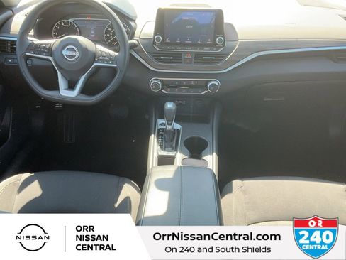 Used 2025 Nissan Altima 2.5 SV image 15