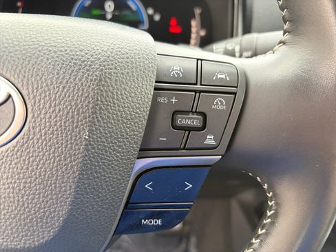 Used 2025 Toyota Camry SE FWD image 15