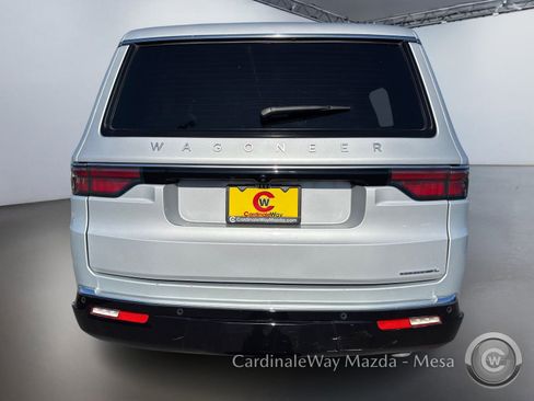 Used 2023 Jeep Wagoneer L Series II image 5