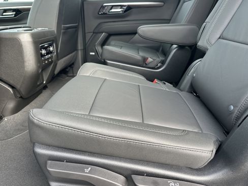 New 2026 Chevrolet Suburban Z71 image 22