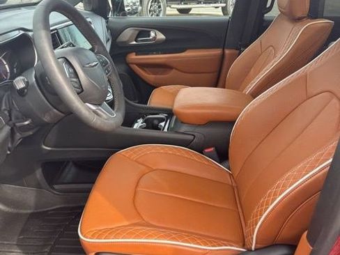 Used 2025 Chrysler Pacifica Pinnacle image 13