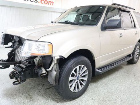 Used 2017 Ford Expedition XLT w/ Equipment Group 201A AWD/4WD image 2