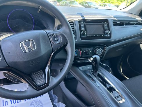 Used 2022 Honda HR-V LX image 11