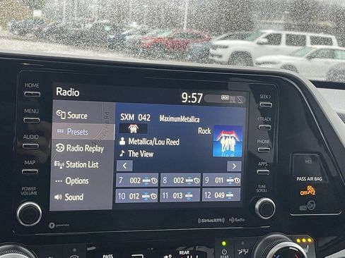 Used 2021 Toyota Highlander XLE image 46