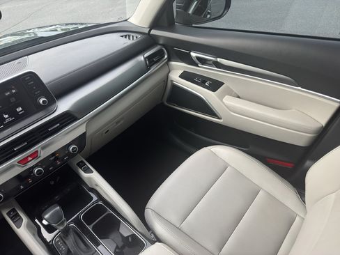 Used 2021 Kia Telluride S FWD image 11