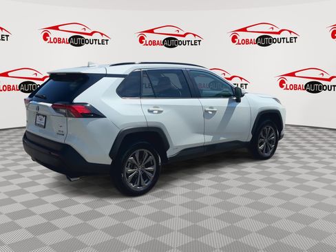 Used 2022 Toyota RAV4 XLE Premium AWD/4WD image 8