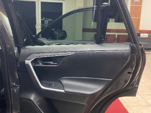 Used 2021 Toyota RAV4 LE FWD image 16