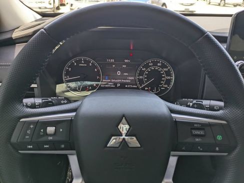 Used 2024 Mitsubishi Outlander SE Black Edition FWD image 24
