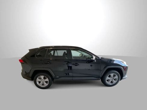 Used 2025 Toyota RAV4 XLE AWD/4WD image 9