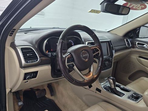 Used 2017 Jeep Grand Cherokee Overland AWD/4WD image 11