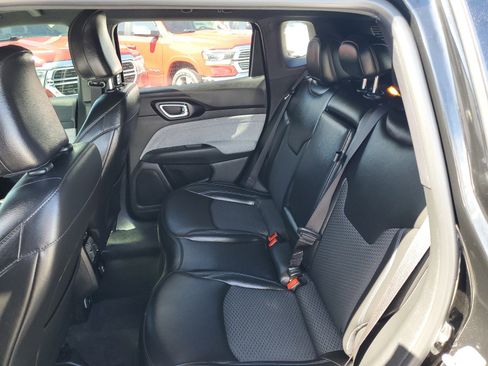 Used 2023 Jeep Compass Latitude image 12