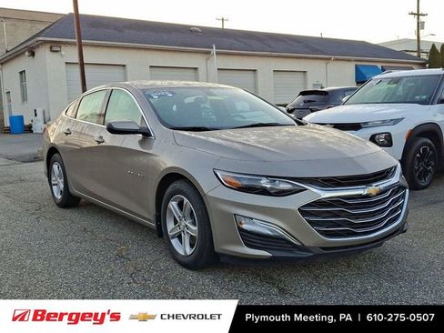 Used 2022 Chevrolet Malibu LS image 2