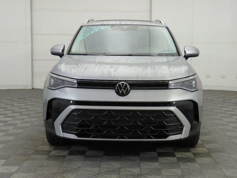 Certified 2025 Volkswagen Taos SE w/ Panoramic Sunroof Package image 2