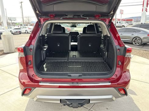 Used 2022 Toyota Highlander Platinum image 6