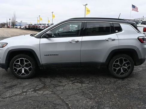 Used 2025 Jeep Compass Limited image 10