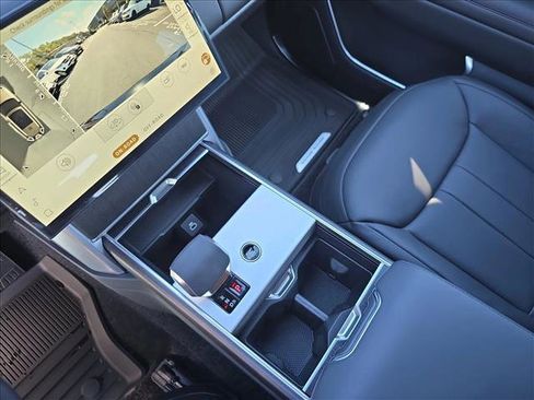 New 2025 Land Rover Range Rover SE image 25