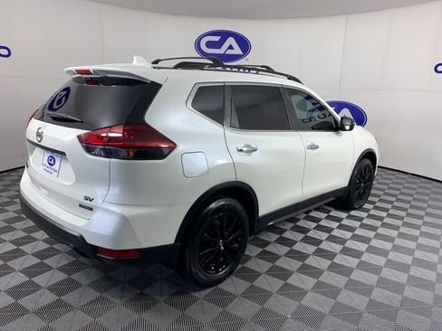 Used 2018 Nissan Rogue SV FWD image 3