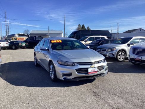 Used 2018 Chevrolet Malibu LT image 2