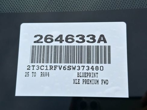 Used 2025 Toyota RAV4 XLE Premium FWD image 32