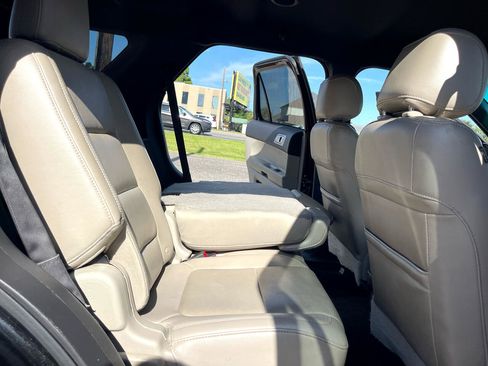 Used 2015 Ford Explorer XLT w/ Equipment Group 202B image 21