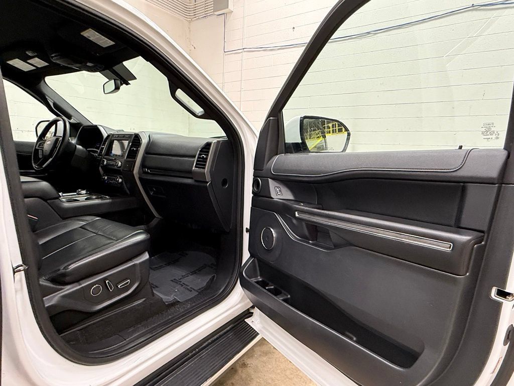 Used 2019 Ford Expedition XLT w/ Equipment Group 202A AWD/4WD image 45