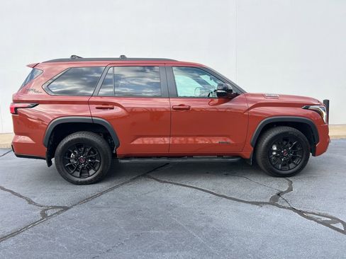 Used 2025 Toyota Sequoia Limited w/ TRD Off-Road Package AWD/4WD image 10
