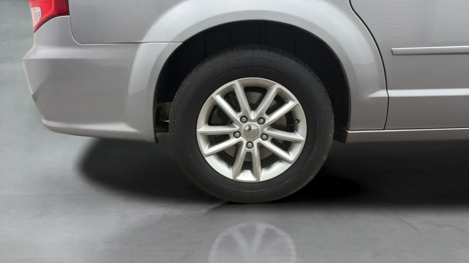 Used 2014 Dodge Grand Caravan SXT FWD image 24