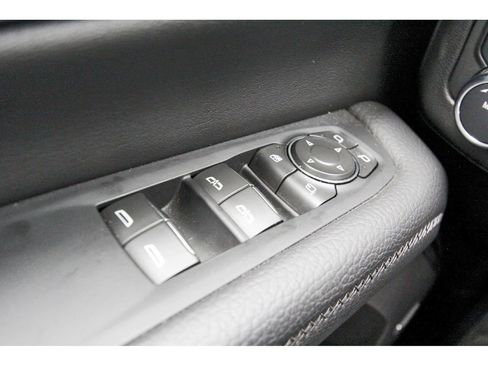 Used 2025 GMC Yukon XL Denali AWD/4WD image 15