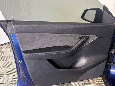 Used 2021 Tesla Model Y Long Range image 10