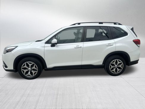 Used 2023 Subaru Forester Premium image 4