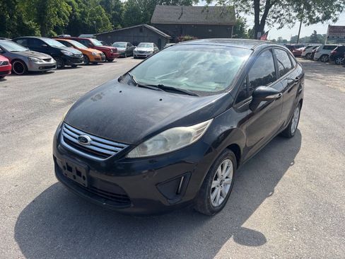 Used 2013 Ford Fiesta SE FWD image 4