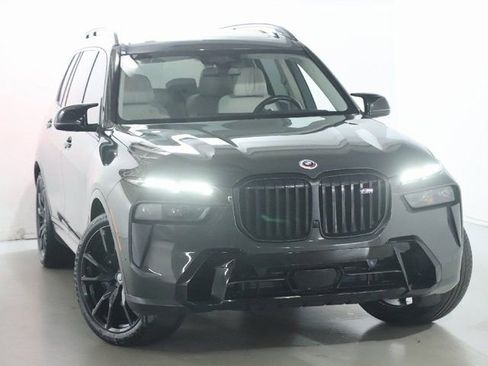 Used 2023 BMW X7 M60i image 2