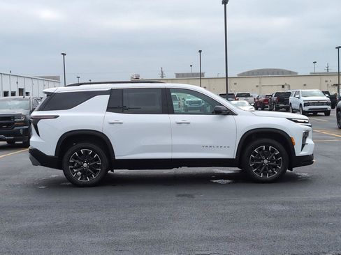 New 2026 Chevrolet Traverse LT w/ Sun and Wheel Package FWD image 7