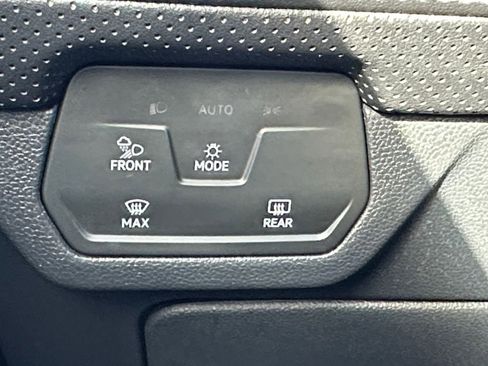 Used 2024 Volkswagen Atlas SE image 19