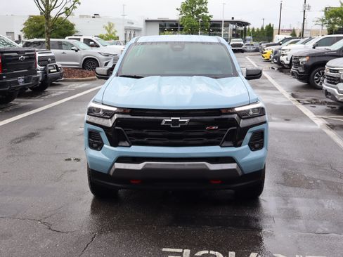 Used 2025 Chevrolet Colorado Z71 w/ Z71 Convenience Package 2 AWD/4WD image 3