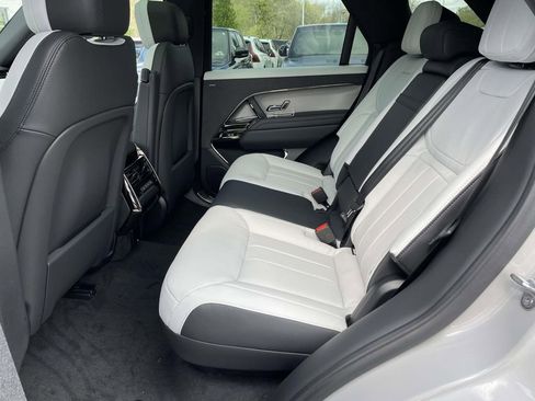New 2026 Land Rover Range Rover Sport Dynamic SE AWD/4WD image 16