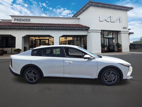 New 2026 Kia K4 FWD image 9