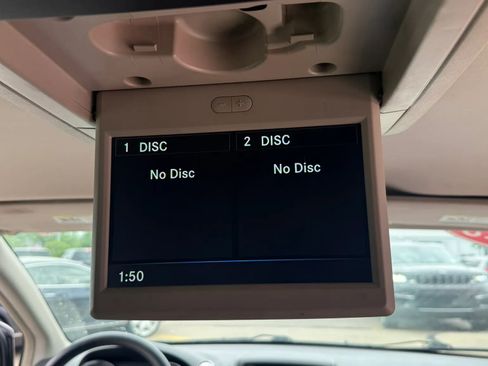 Used 2015 Chrysler Town & Country Touring w/ Driver Convenience Group image 18