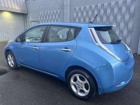 Used 2014 Nissan Leaf SV w/ LED & Quick Charge Package image 8